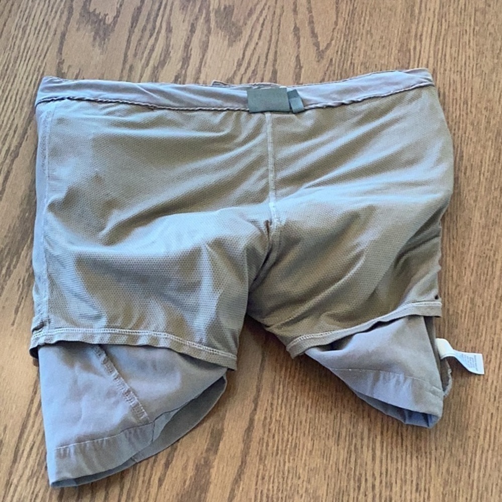 Athleta khaki golf, tennis, hiking skort. Women’s size 6 - Picture 9 of 16